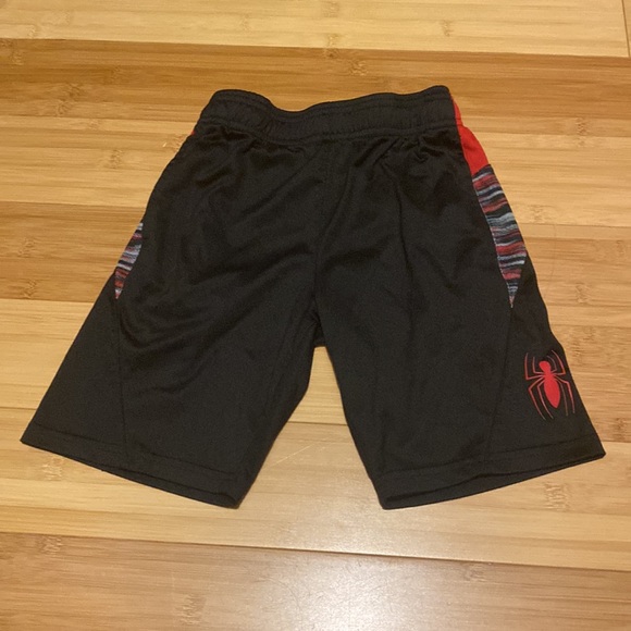 💙 Lot of 5 pairs of boys shorts - Picture 2 of 6